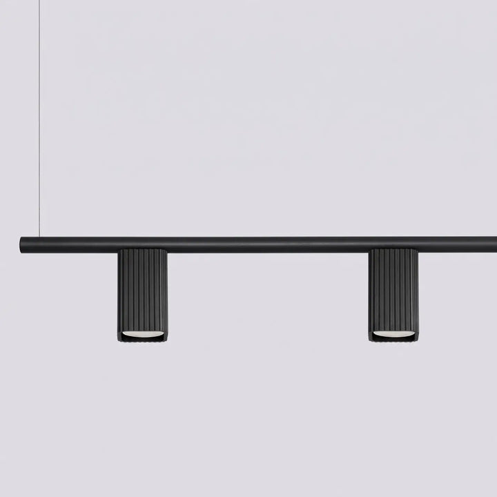 Suspension Rayo noire en aluminium, détail des cannelures