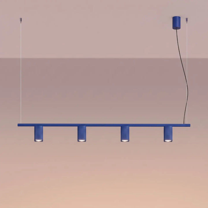 Suspension Rayo outremer en aluminium, allumée