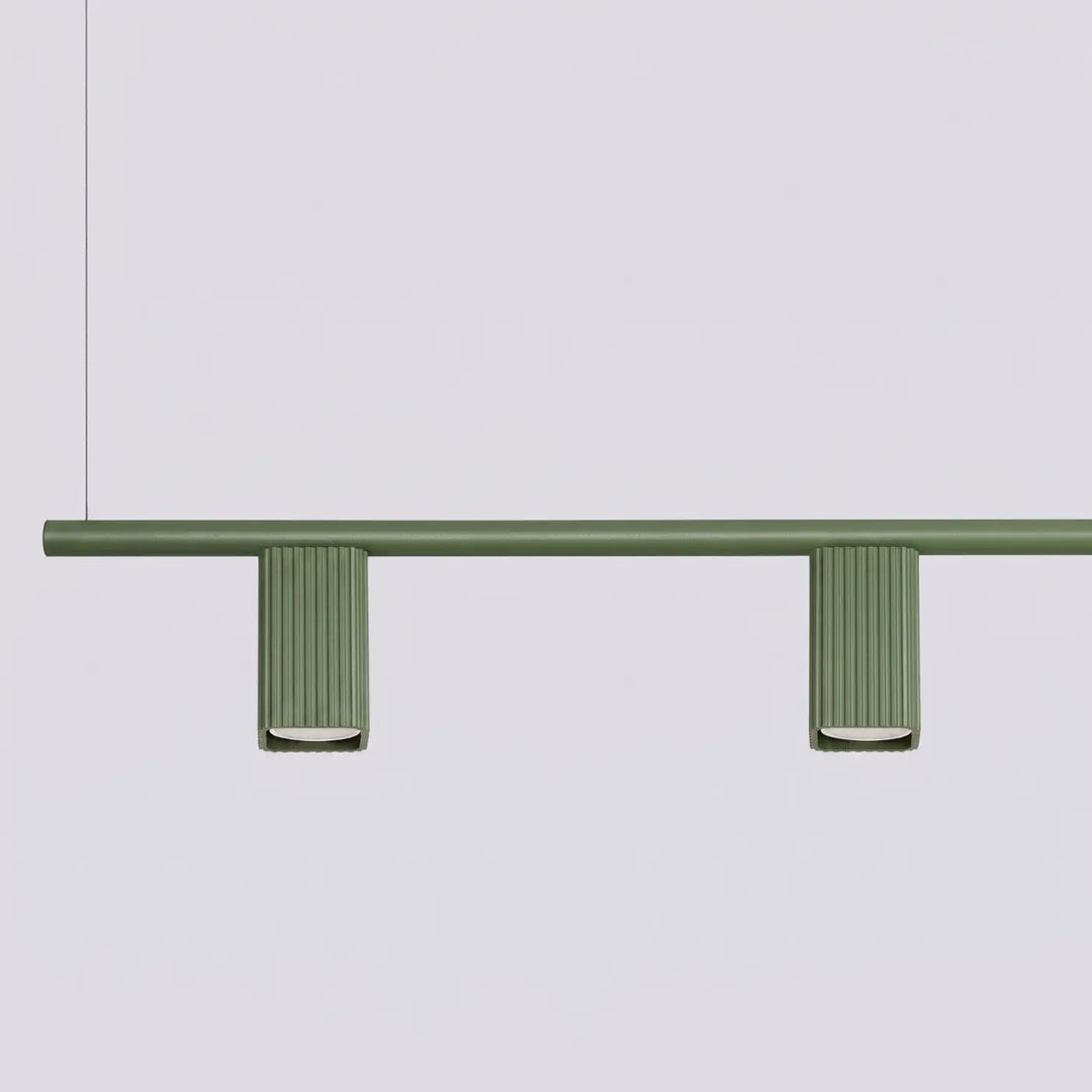 Suspension Rayo vert olive en aluminium, détail des cannelures