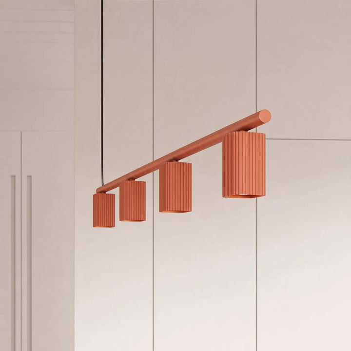 Suspension Rayo ocre rouge en aluminium, allumée