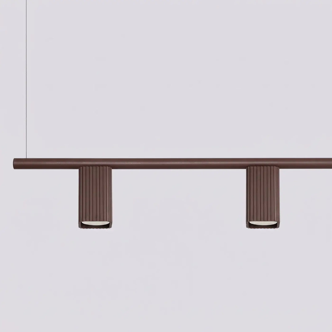 Suspension Rayo marron en aluminium, détail des cannelures