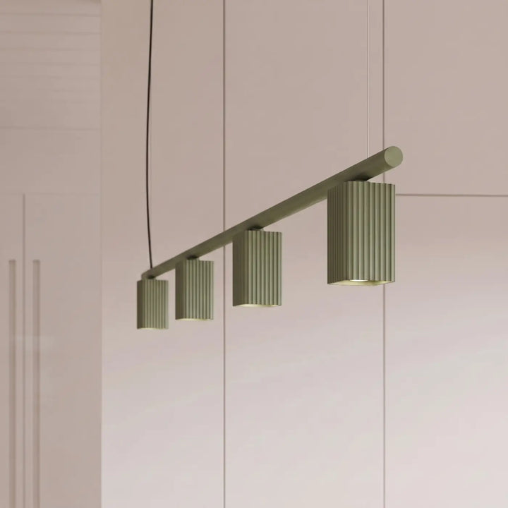 Suspension Rayo vert olive en aluminium, allumée