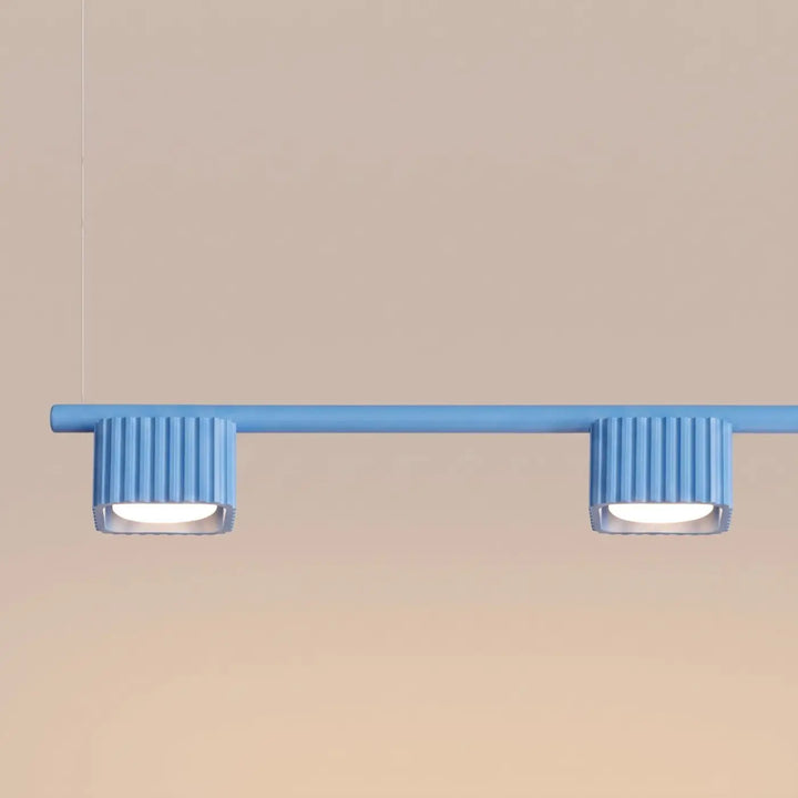 Suspension Riff bleu azur en aluminium, détail des cannelures