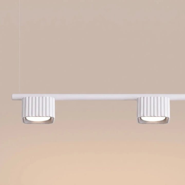 Suspension Riff blanche en aluminium, détail des cannelures