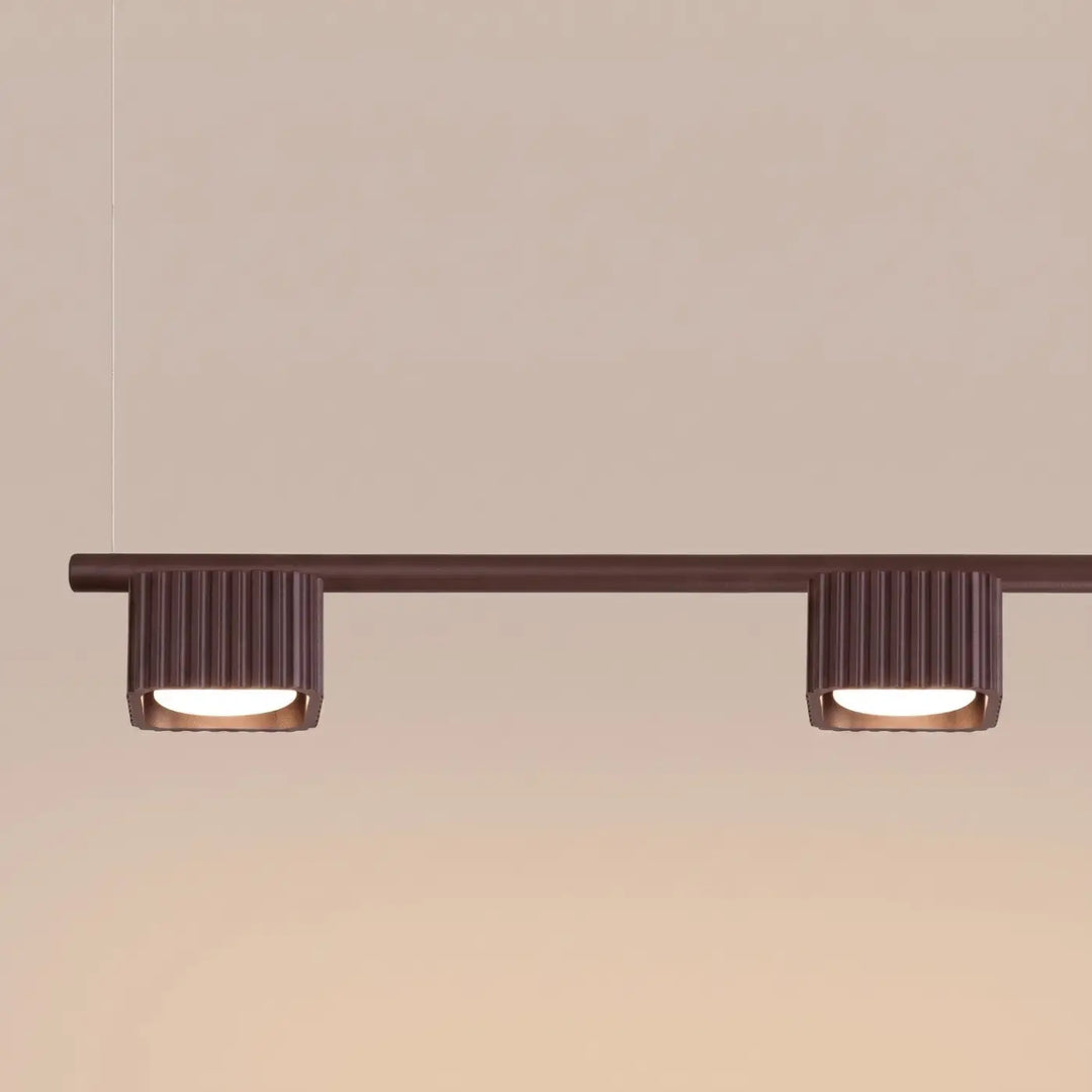 Suspension Riff marron en aluminium, détail des cannelures