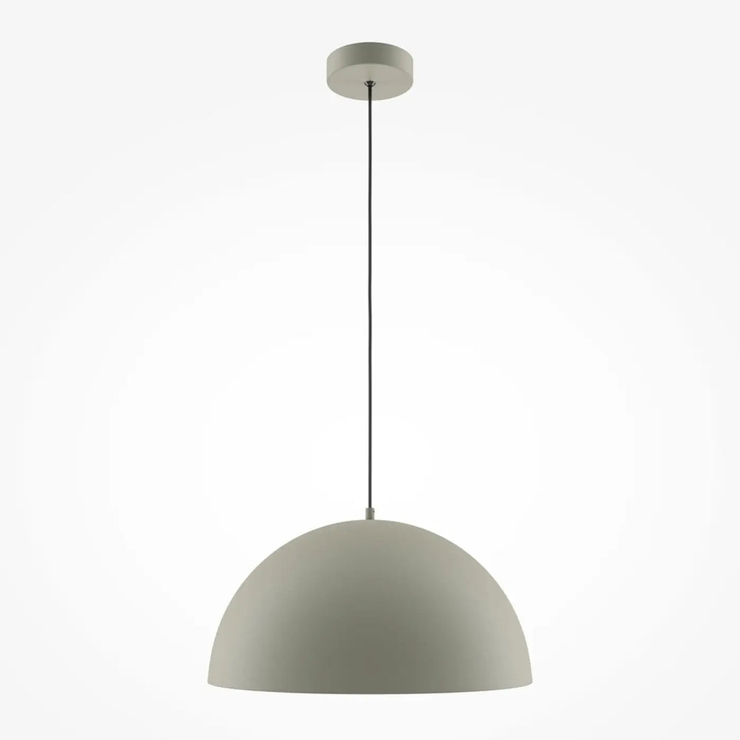 Suspension luminaire basic colors coupole en métal mat gris avec chaîne fine au design minimaliste et forme coupole