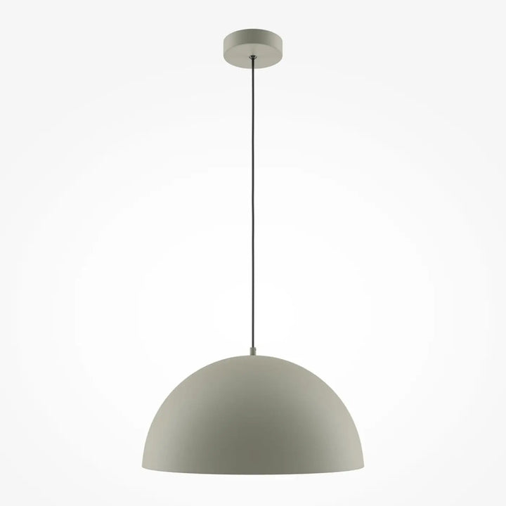 Suspension luminaire basic colors coupole en métal mat gris avec chaîne fine au design minimaliste et forme coupole