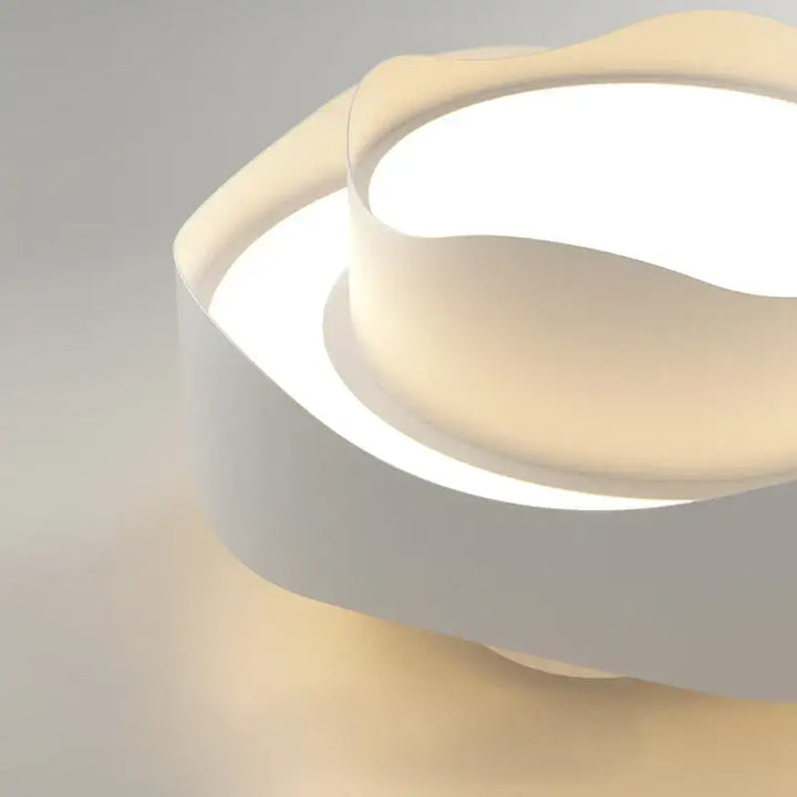 Suspension blanche design sculptural courbes ondulées déco