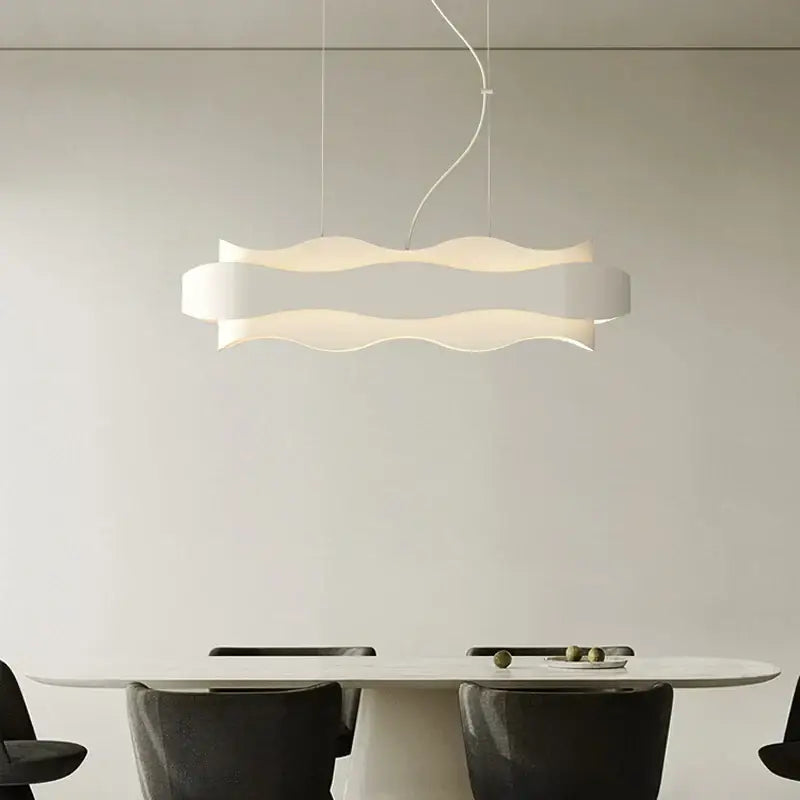 Suspension blanche design sculptural courbes ondulées déco