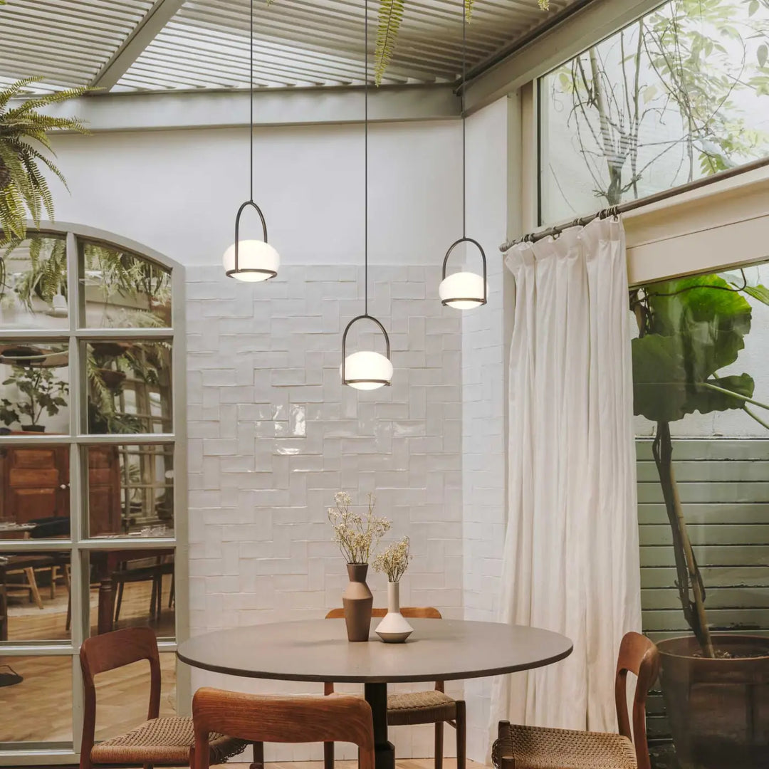 Suspension Coco en acier noir dans un intérieur #couleur_noir