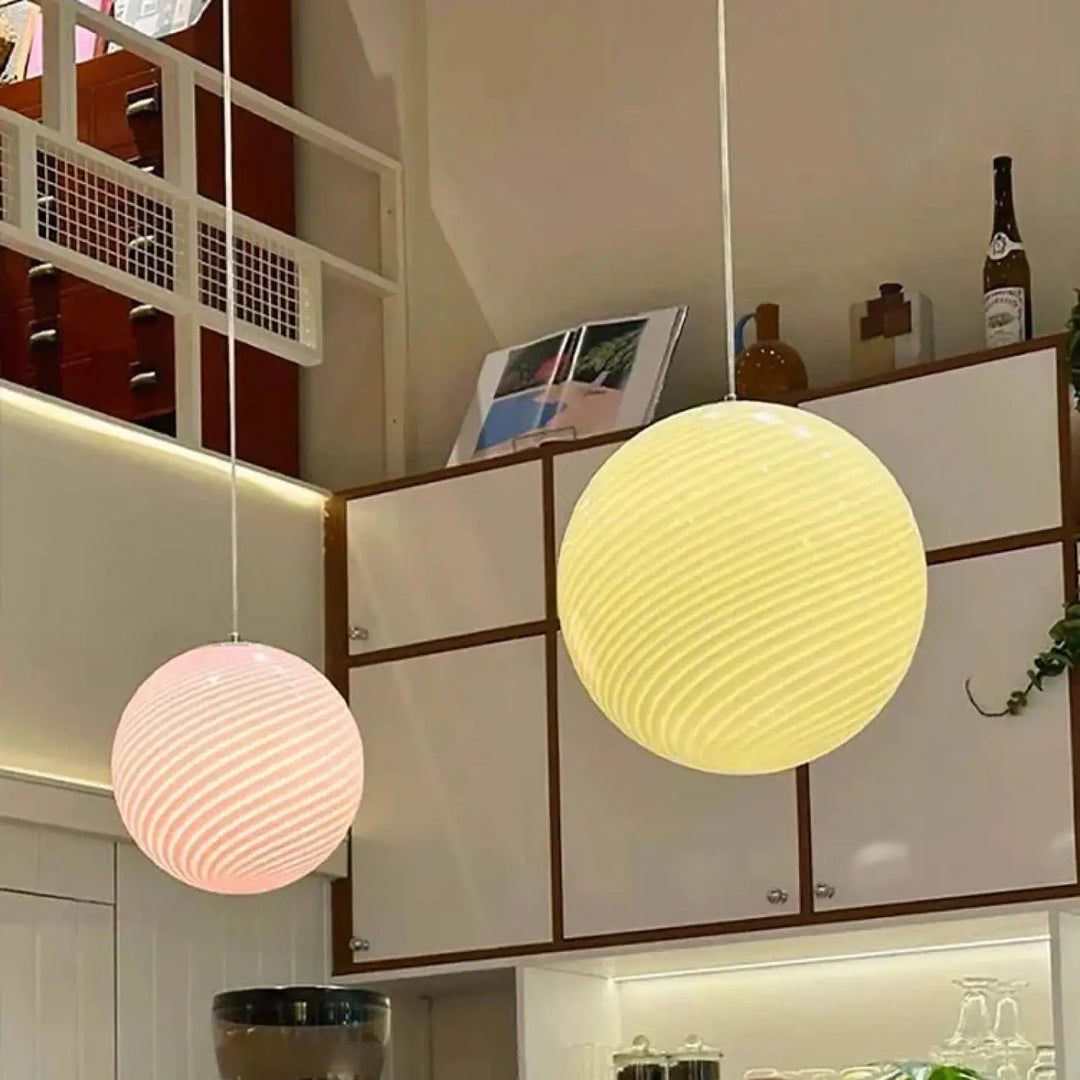 Suspension boule en verre design doux et contemporain chic