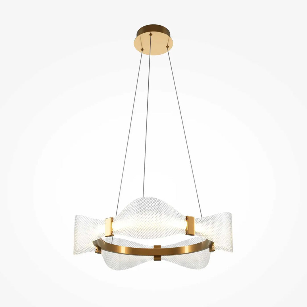 Suspension luminaire breeze anneau en acrylique texturé doré au-dessus d’une table avec panneaux en verre ondulé translucide