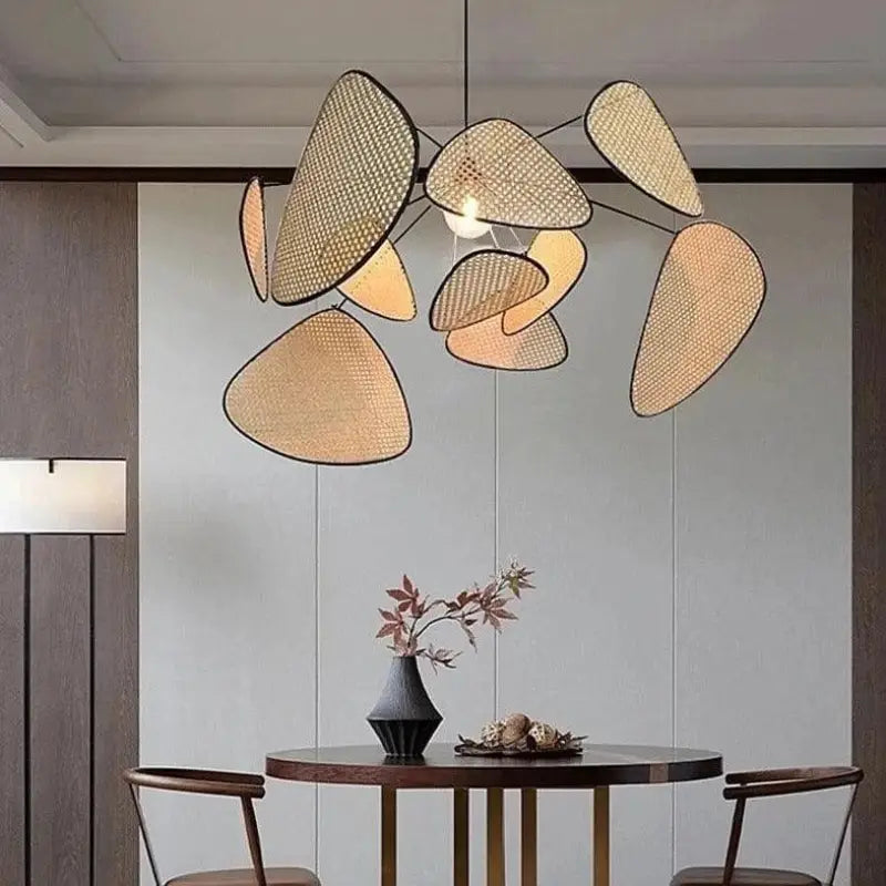 Suspension En Cannage Forme Pétales Flottants