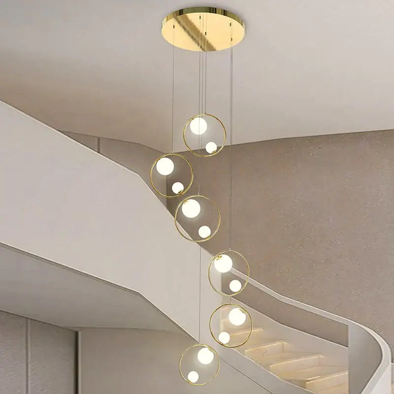 Suspension Cascade LED Moderne Avec Sphères Ajourées Chic Doré