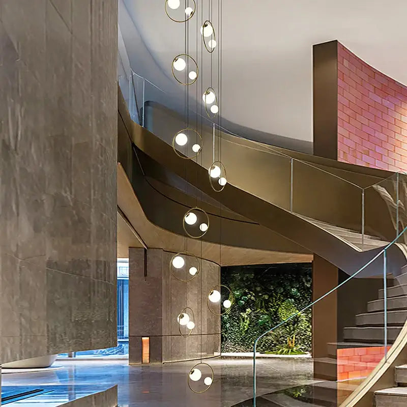 Suspension Cascade LED Moderne Avec Sphères Ajourées Chic Doré