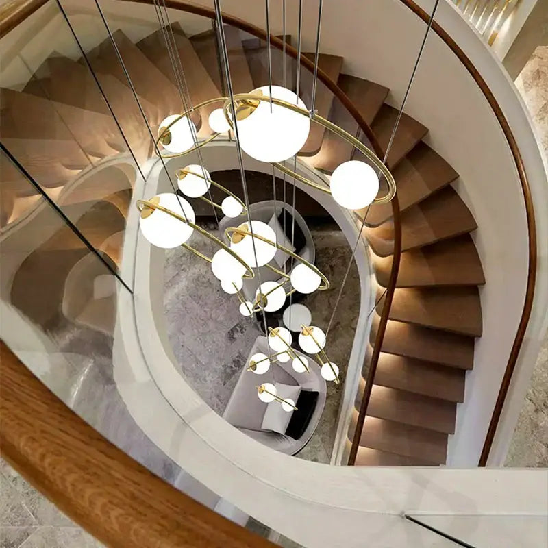 Suspension Cascade LED Moderne Avec Sphères Ajourées Chic Doré