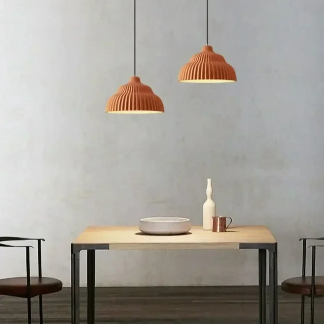 Suspension en céramique plissée design gris et orange
