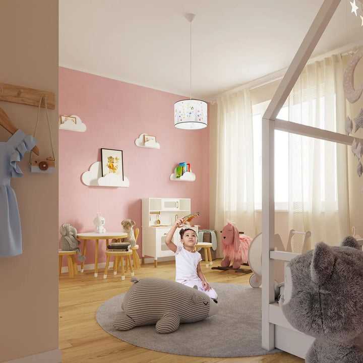 Suspension Owls multicolore à motif de hiboux dans une chambre d'enfant