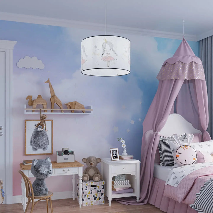 Suspension Princess à motif de princesse dans une chambre d'enfant