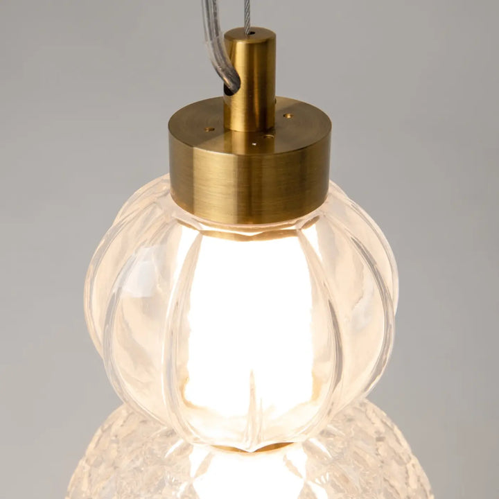 Suspension collar en verre facetté clair avec métal doré et lumière à 360 degrés pour un éclairage élégant
