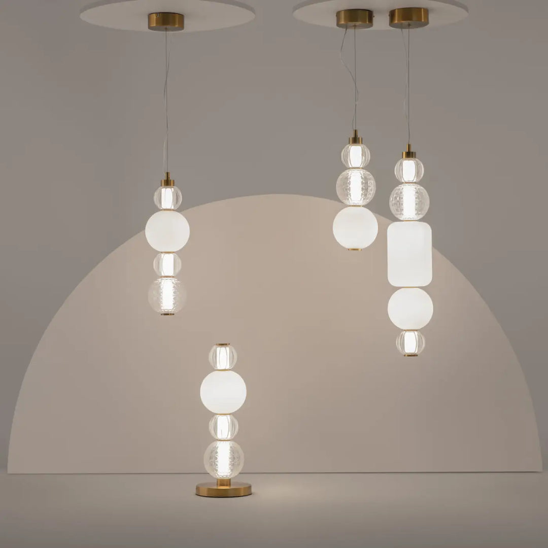 Suspension collar métal doré avec lumière à 360° en verre sphérique blanc givré et clair texturé