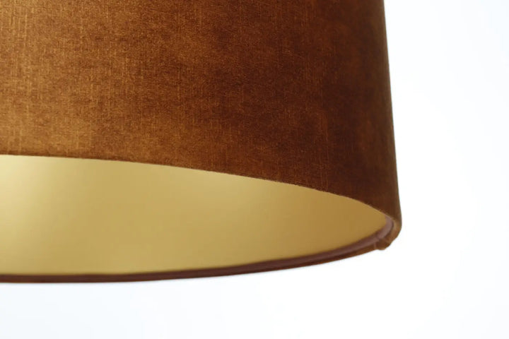 Suspension cylindrique caramel en tissu texturé avec sapporte doré intérieur pour luminaires décoratifs vintage glamour