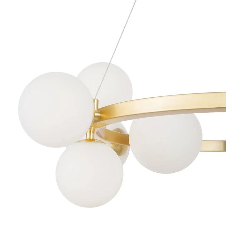 Suspension luminaire dallas couronne art déco en métal doré avec onze globes en verre blanc dépoli