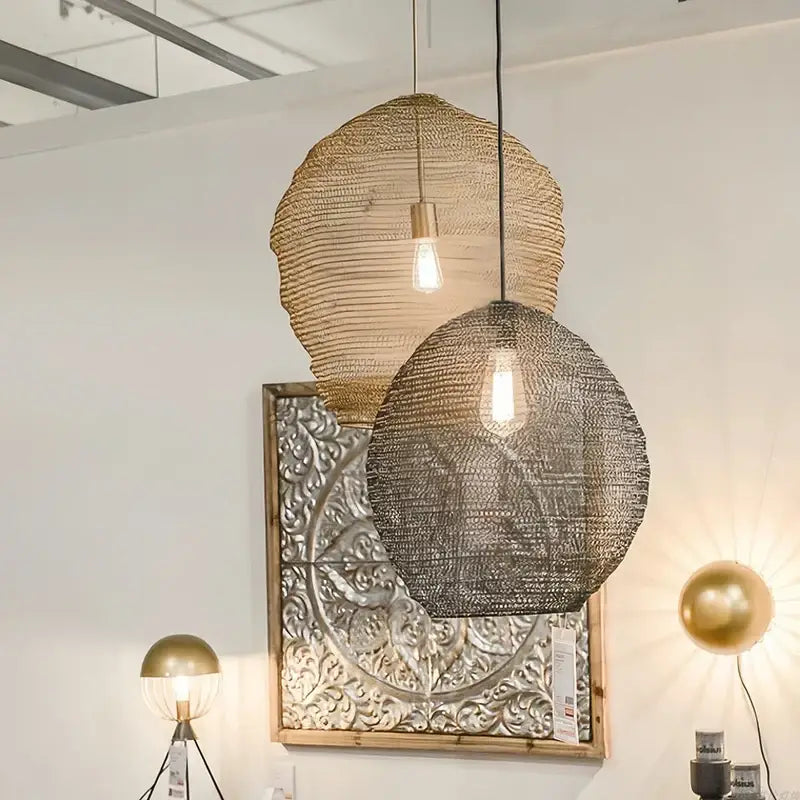 Suspension design artisanale en métal tressé moderne
