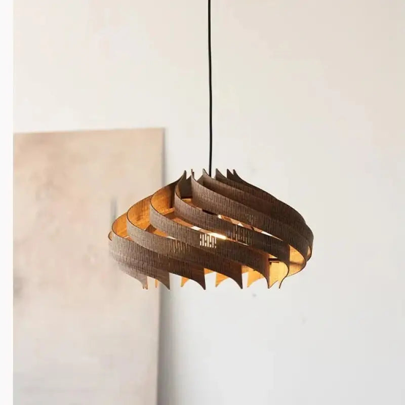 Suspension design en bois pour une lumière douce et élégante