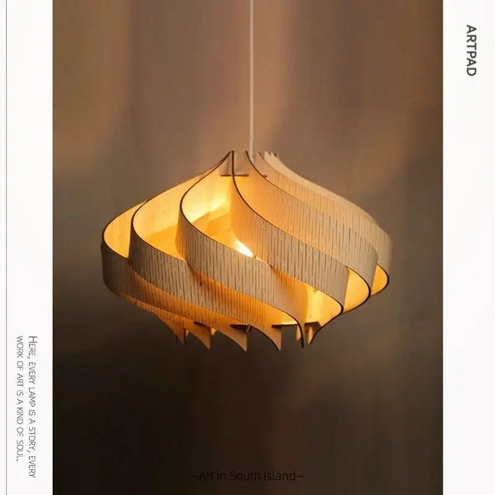 Suspension design en bois pour une lumière douce et élégante