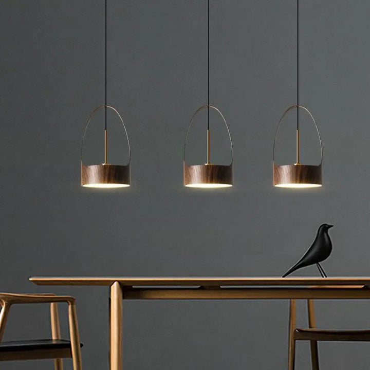 Suspension design bois moderne avec abat-jour cylindrique élégant


