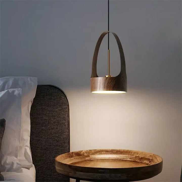 Suspension design bois moderne avec abat-jour cylindrique élégant

