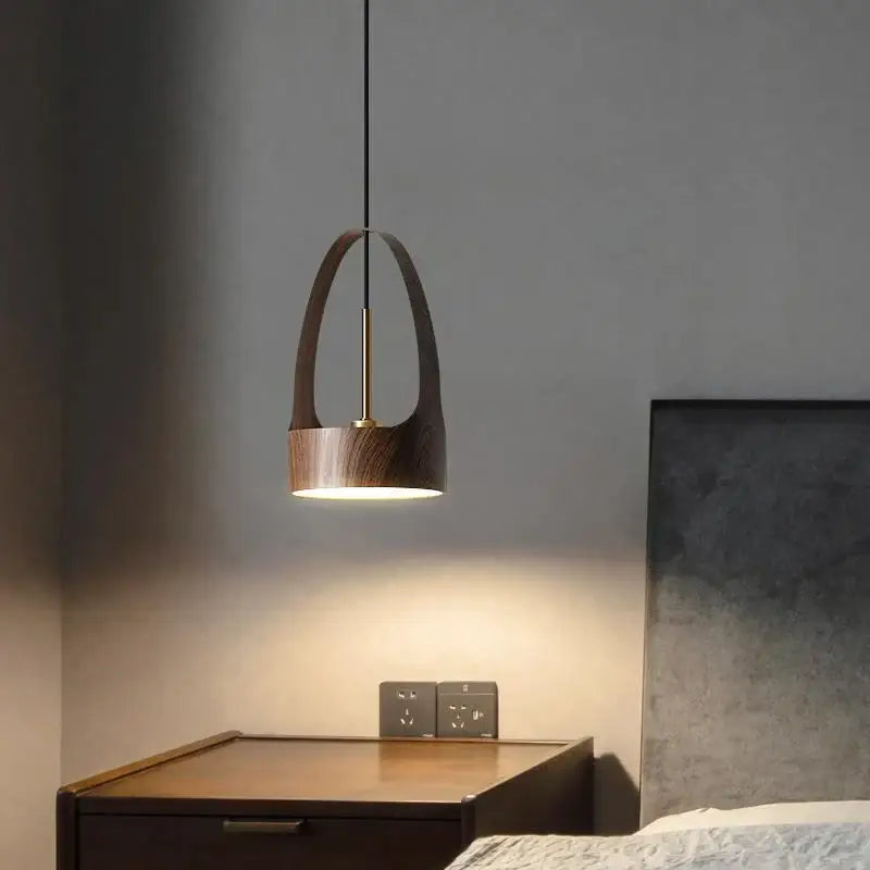 Suspension design bois moderne avec abat-jour cylindrique élégant

