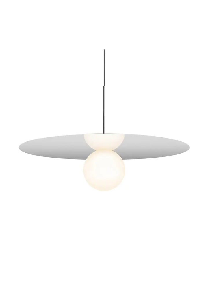 Suspension Bola Disc argentée, disque de 81 cm et globe en verre opale
