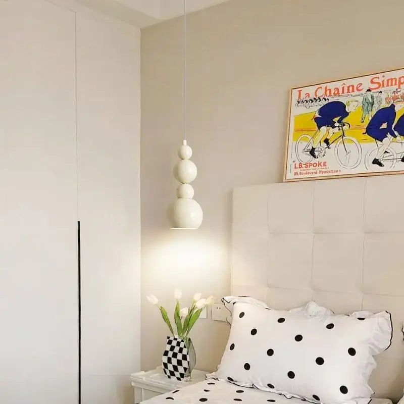 Suspension design boules blanches modernes pour chambre enfant
