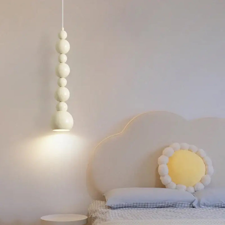Suspension design boules blanches modernes pour chambre enfant