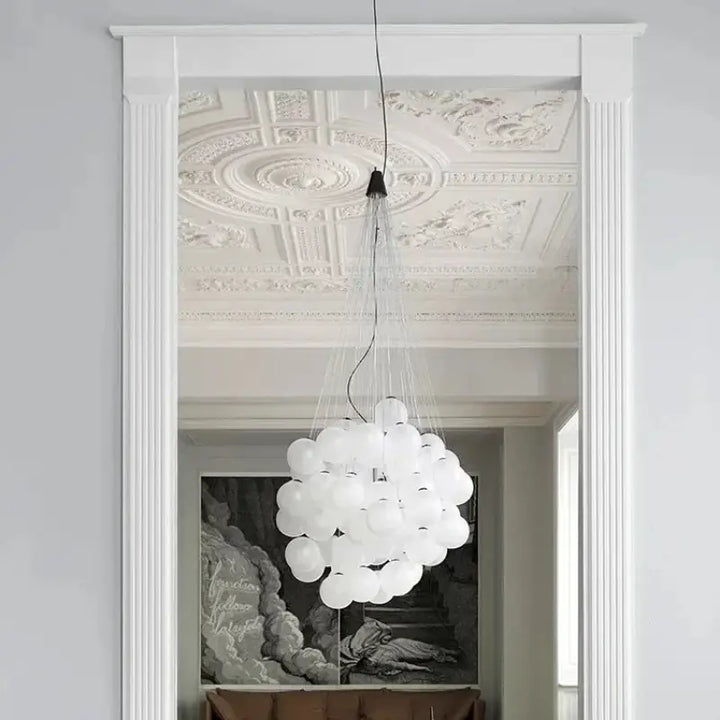 Suspension contemporaine en globes de verre blanc gris