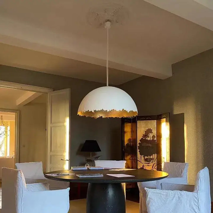 Suspension Design Craquelée Bord Doré Et Dôme Mat

