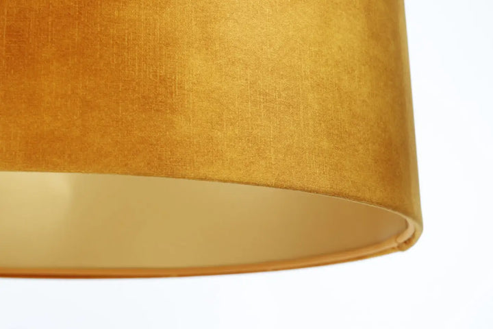 Suspension luminaire vintage glamour avec abat-jour textile doré en matières naturelles jaune miel au toucher velouté