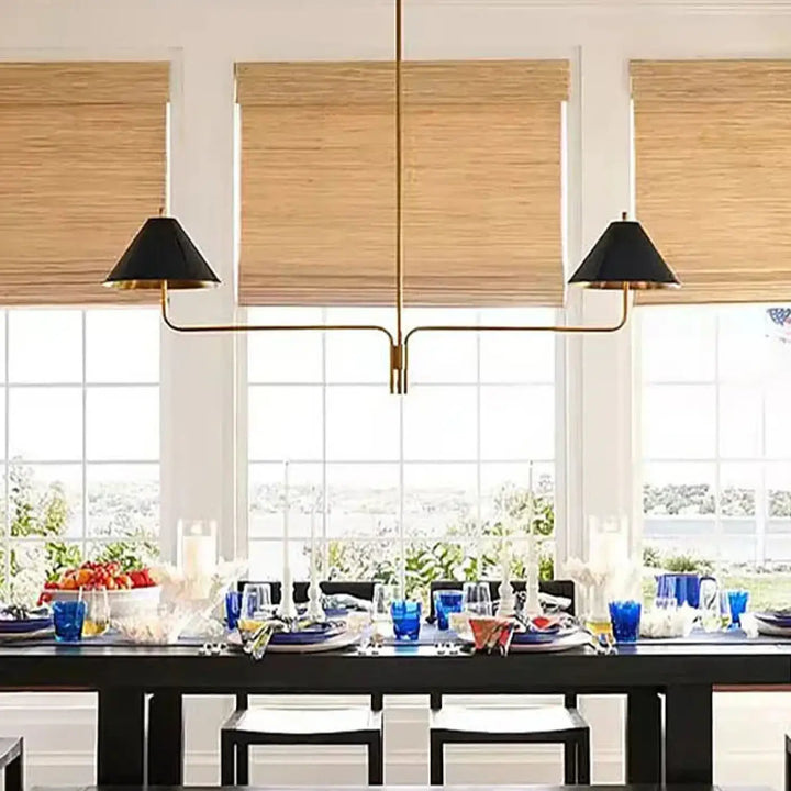 Suspension design dorée à deux bras avec abat jour beige