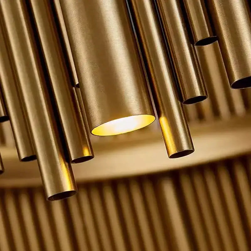 Suspension design dorée tubes métalliques élégante