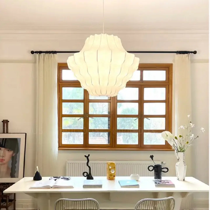 Suspension design élégante en tissu et métal sculpté