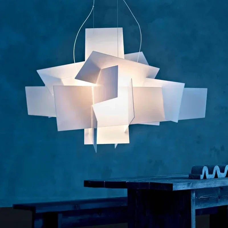 Suspension Design Géométrique en Panneaux Superposés

