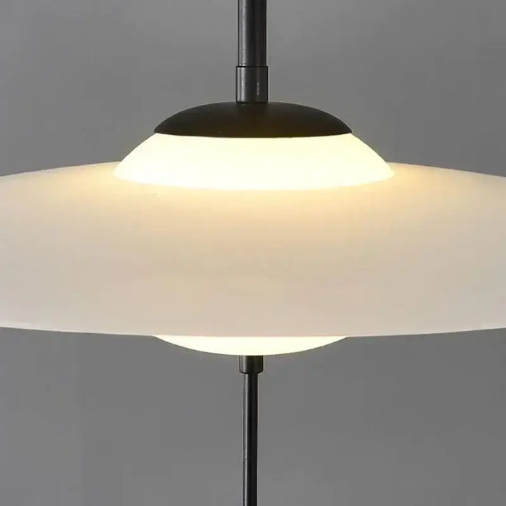 Suspension design minimaliste disque blanc et tige noire moderne