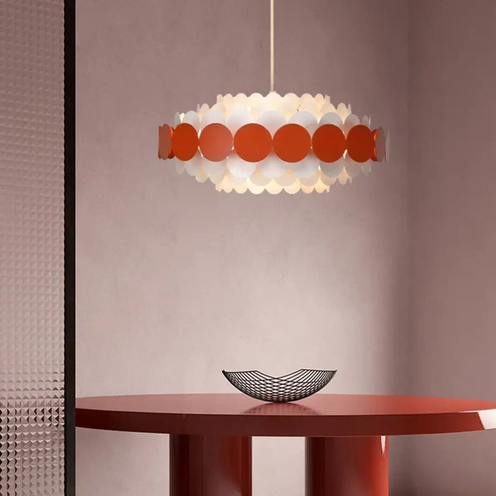 Suspension design moderne à disques métalliques élégants