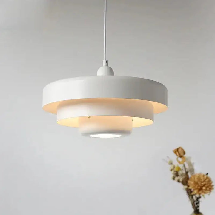 Suspension design moderne étages couleurs vives style scandinave