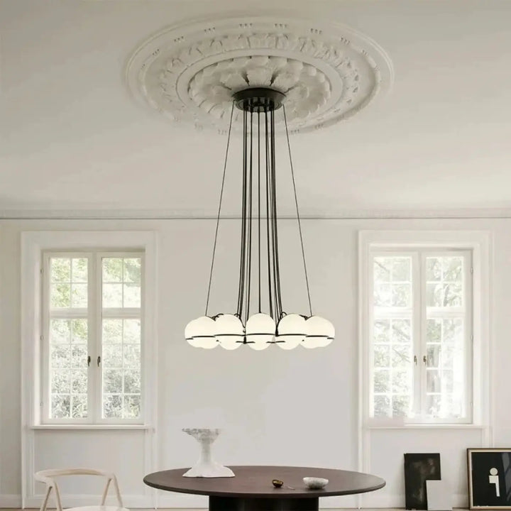 Suspension moderne en métal et globes en verre élégante