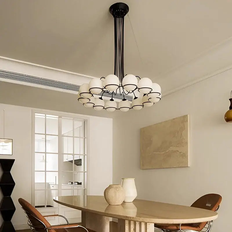 Suspension moderne en métal et globes en verre élégante