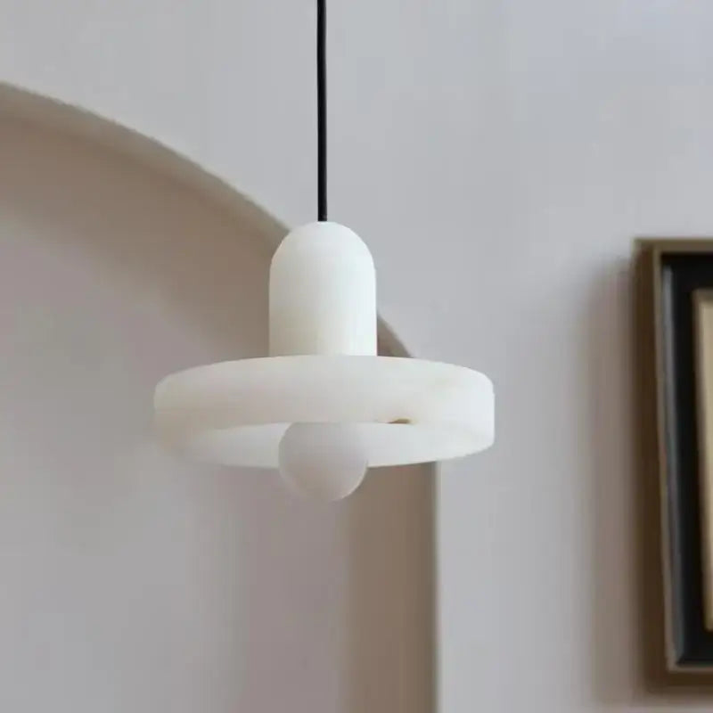 Suspension design moderne en pierre naturelle blanche

