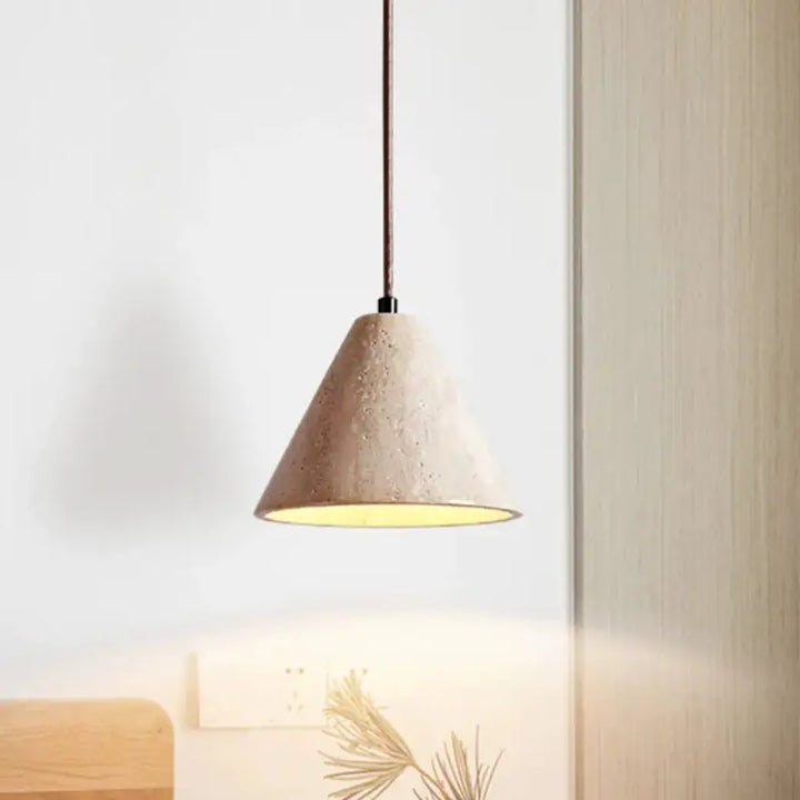 Suspension design en pierre beige forme dôme moderne